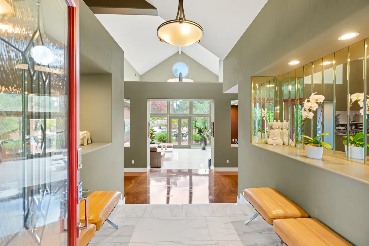 Entry foyer with vaulted ceiling