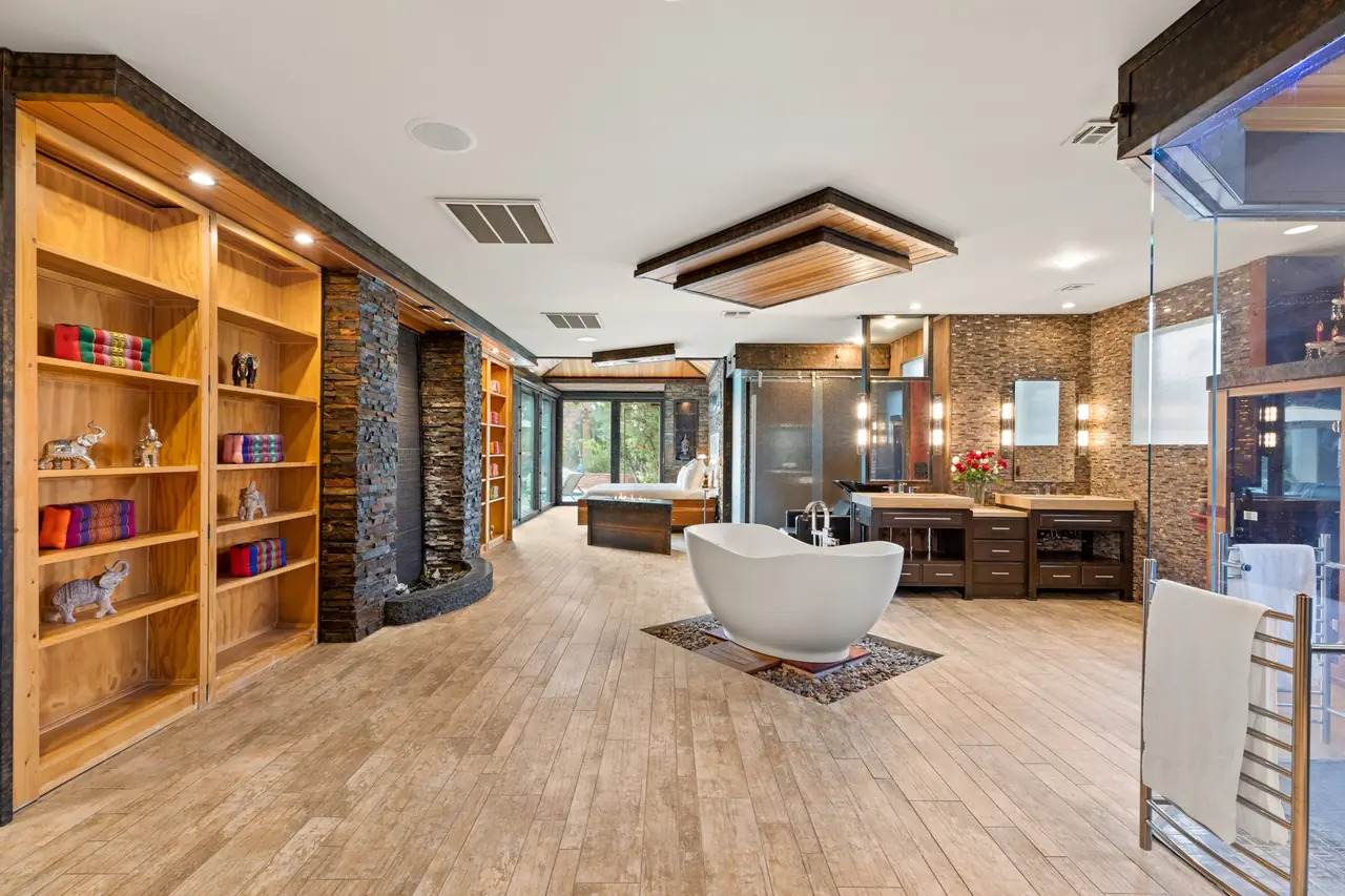 Primary bath with built-in shelving